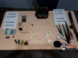 Imagem da notícia - 6ª Cicom detêm homem com munições e entorpecentes na zona norte