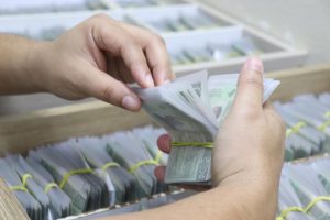 Imagem da notícia - Detran-AM recolhe quase 2 mil CNHs em operações de trânsito