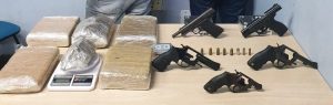 Imagem da notícia - SSP-AM prende dupla com arsenal após denúncia de tráfico de armas