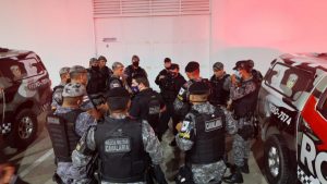 Imagem da notícia - PM prende 13 suspeitos de crimes e apreende drogas, armas e munições