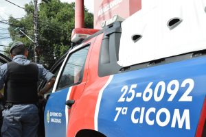 Imagem da notícia - Suspeito de roubo em ônibus é preso pela Polícia Militar