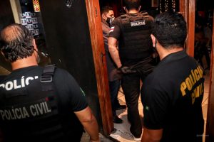 Imagem da notícia - PC investiga morte de homem encontrado próximo a quadra poliesportiva