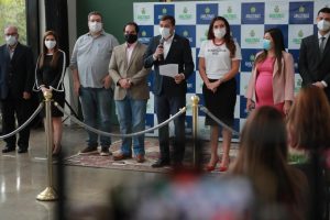 Imagem da notícia - Governo do AM injetará R$ 1,2 bilhão na economia com pagamentos