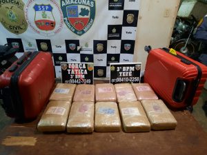 Imagem da notícia - 3˚BPM apreendem drogas em embarcação, no porto de Tefé