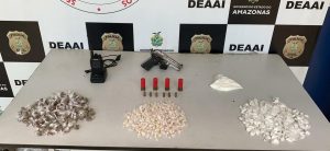 Imagem da notícia - Adolescente é apreendido com drogas, arma e rádio comunicador