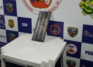 Imagem da notícia - Policiais da Base Arpão prendem mulher com cocaína