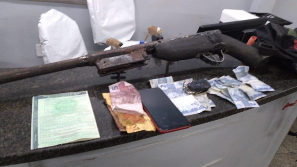 Companhias Interativas Comunitárias (Cicoms) prenderam três homens na zona norte.