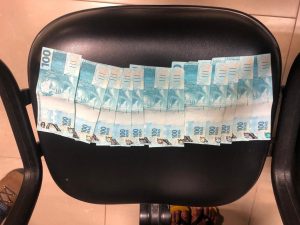 Imagem da notícia - Cédulas falsas de R$ 100 são apreendidas pela PM no Japiim