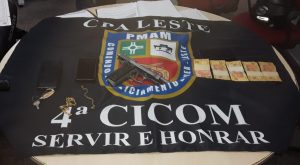 Imagem da notícia - PM detém trio envolvido em roubo em drogaria na zona leste