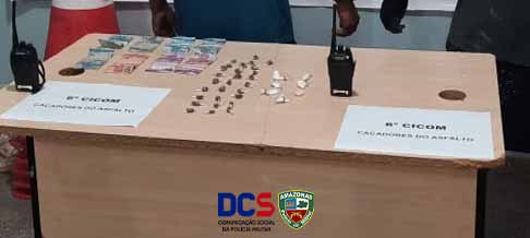 Policiais militares detêm dupla com drogas na comunidade Riacho Doce. (Foto: Divulgação)