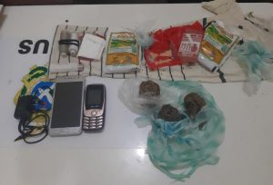 Imagem da notícia - PM apreendem drogas e celulares de dentro da Unidade Prisional