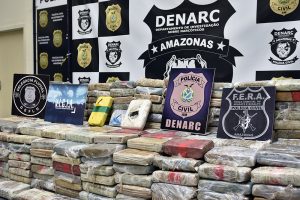 Imagem da notícia - Pc detém dois homens e apreende 200 quilos de entorpecentes