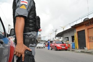 Imagem da notícia - PM prende jovem com drogas e arma de fogo caseira no Careiro Castanho