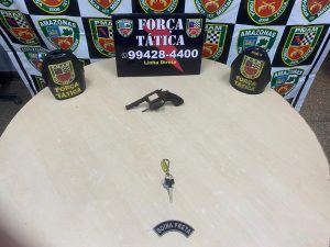 Imagem da notícia - Força Tática detêm dupla com arma de fogo no bairro Zumbi