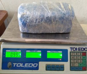 Imagem da notícia - Polícia Civil apreende maconha tipo skunk em saca de farinha