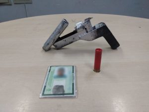 Imagem da notícia - Jovem é preso por porte ilegal de arma de fogo no bairro Tarumã