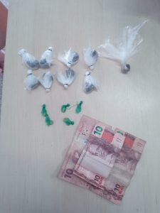 Imagem da notícia - PMAM detém infrator com drogas e dinheiro na zona leste