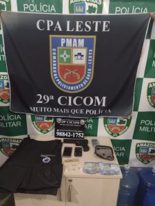 Imagem da notícia - PM prende grupo após roubo de veículo e apreende drogas no Mauazinho