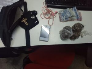 Imagem da notícia - Homem é preso pela PM com entorpecentes, no Educandos
