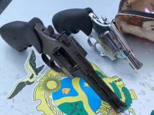 Imagem da notícia - Homens são presos e PM e apreende adolescente por tráfico de drogas