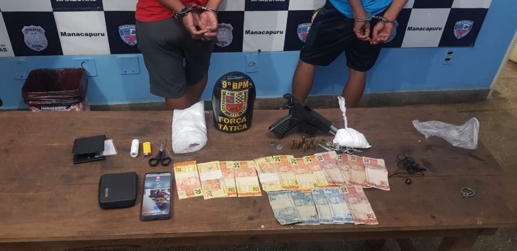 O grupo e todo material ilícito apreendido foram apresentados à delegacia de Manacapuru.