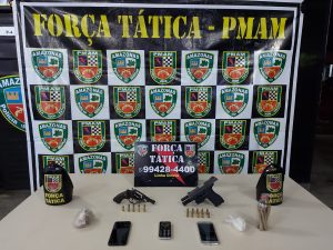 Imagem da notícia - Homens são presos com armas e drogas no  Colônia Oliveira Machado