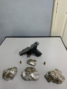 Imagem da notícia - SSP-AM prende homem com arma e drogas na zona norte