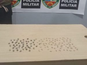 Imagem da notícia - 6ª Cicom prende homem comercializando drogas no Campo Dourado