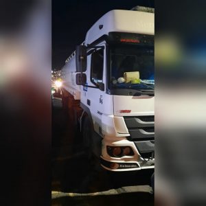 Imagem da notícia - Caminhão tanque é recuperado pela PM após roubo no Distrito Industrial