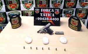 Imagem da notícia - Cinco pessoas são presas por tráfico, roubo e porte ilegal de arma