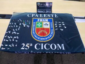 Imagem da notícia - PMs apreendem adolescente e detém homem com drogas no Zumbi