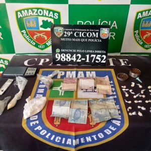 Imagem da notícia - Policiais da 29ª Cicom detém dupla em posse de entorpecentes na zona leste