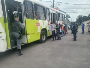 Imagem da notícia - Quatro homens são presos por envolvimento a furto em ônibus