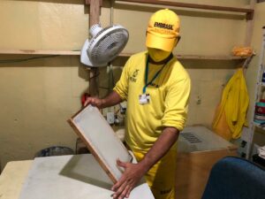 Imagem da notícia - Reeducandos trabalham na oficina de serigrafia do Centro de Detenção