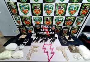 Imagem da notícia - Polícia Militar detém dupla por tráfico de drogas e porte ilegal de arma