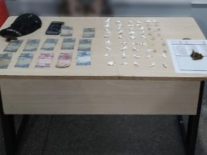 Imagem da notícia - Homem com drogas no Riacho Doce é preso pela polícia