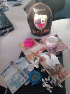 Imagem da notícia - Polícia Militar detém homem por tráfico de drogas, em Rio Preto da Eva