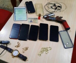 Imagem da notícia - Policiais da 13ª Cicom detêm três homens por roubo na zona leste