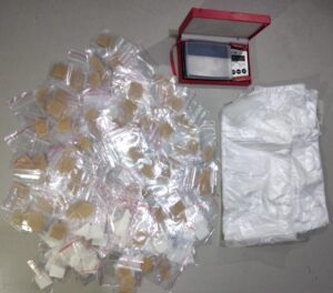 Imagem da notícia - PM apreende 330 porções de K4 no bairro Redenção