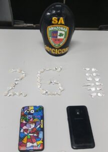 Imagem da notícia - PM detém jovem e apreende adolescente com drogas na zona norte