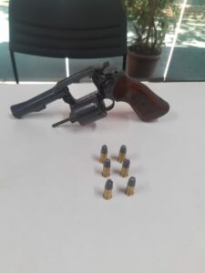 Imagem da notícia - Policiais da 2ª Cicom detêm homem por porte ilegal de arma de fogo