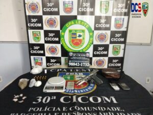 Imagem da notícia - Polícia Militar detém homem com arma e entorpecente na zona leste