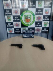 Imagem da notícia - PM detém dois homens com simulacros de arma de fogo na zona leste