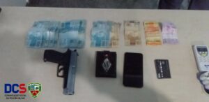 Imagem da notícia - PM detém homem e recupera mais de R$ 3 mil de roubo em agência bancária