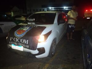 Imagem da notícia - PM detém indivíduos com porções de entorpecentes e recupera veículo