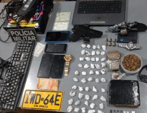 Imagem da notícia - PM detém quatro pessoas por tráfico de drogas e porte ilegal de arma