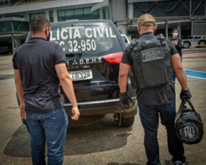 Imagem da notícia - Equipes da DEHS prendem suspeito de homicídio em hotel