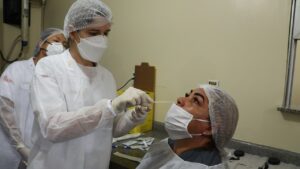 Imagem da notícia - PM disponibiliza novos testes rápidos de antígeno para detecção precoce da Covid-19