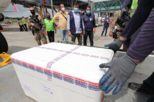 Imagem da notícia - Amazonas recebe 10 mil doses da Coronavac para uso de pesquisa