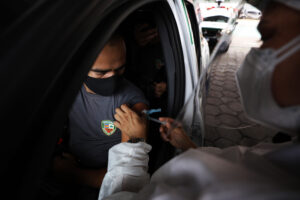 Imagem da notícia - Mais de 700 servidores da segurança pública já se vacinaram em Manaus